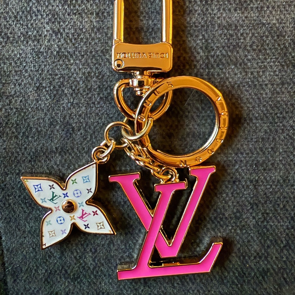 Louis Vuitton Pink and Gold Key Holder - Picture 2 of 4